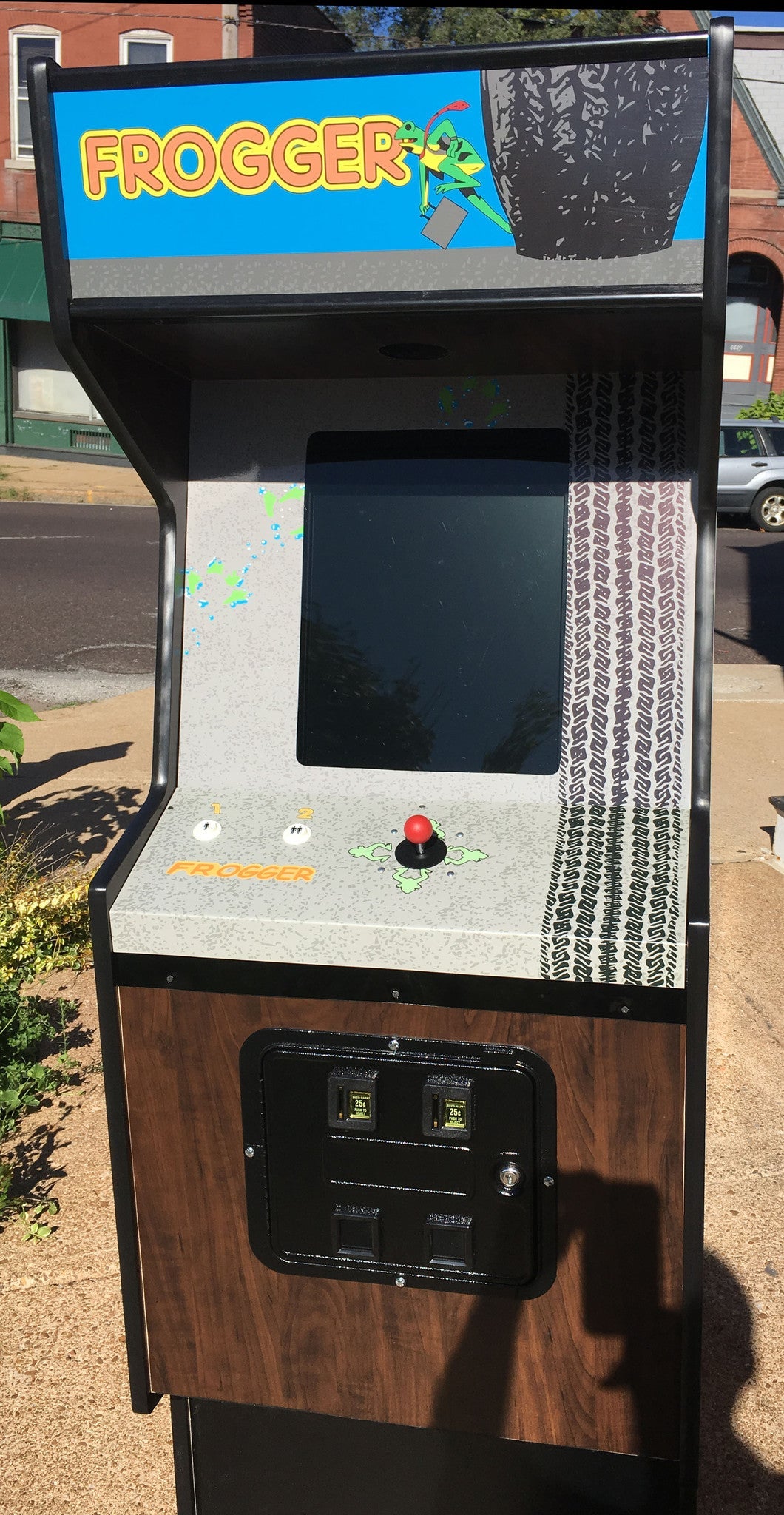 IMG_0489 FROGGER ARCADE WITH LOTS OF NEW PARTS-SHARP-HEAVY DUTY, COIN OPERATED, COMMERCIAL GRADE WITH FREE PLAY OPTION