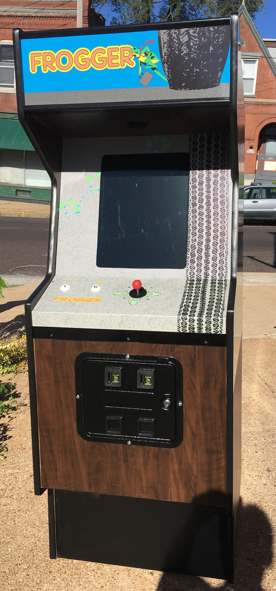 IMG_0493 FROGGER ARCADE WITH LOTS OF NEW PARTS-SHARP-HEAVY DUTY, COIN OPERATED, COMMERCIAL GRADE WITH FREE PLAY OPTION