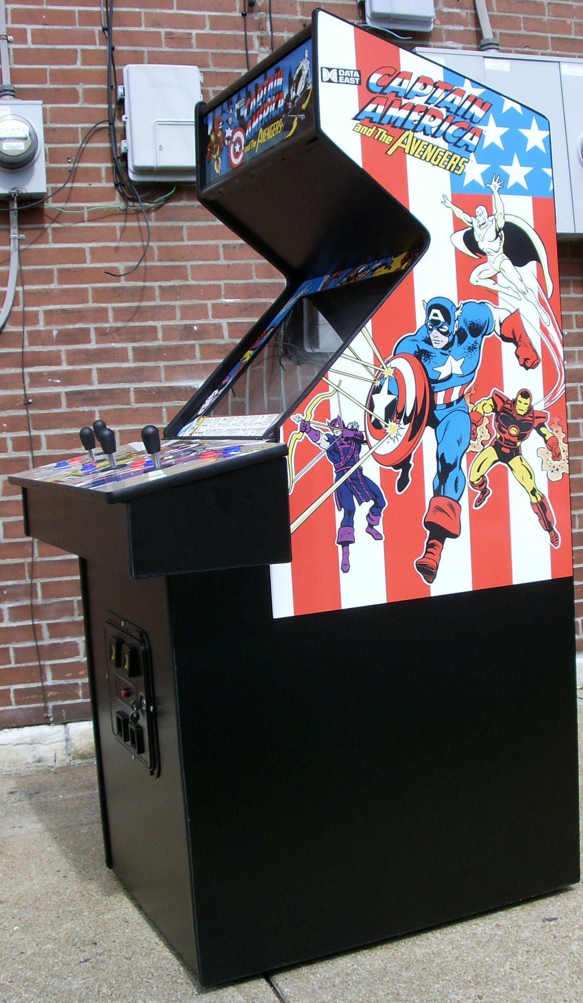PIC_0195 CAPTAIN AMERICA ARCADE WITH A LOTS OF NEW PARTS- EXTRA SHARP-New Parts, Heavy Duty, Coin Operated, Commercial Grade With Free Play Option